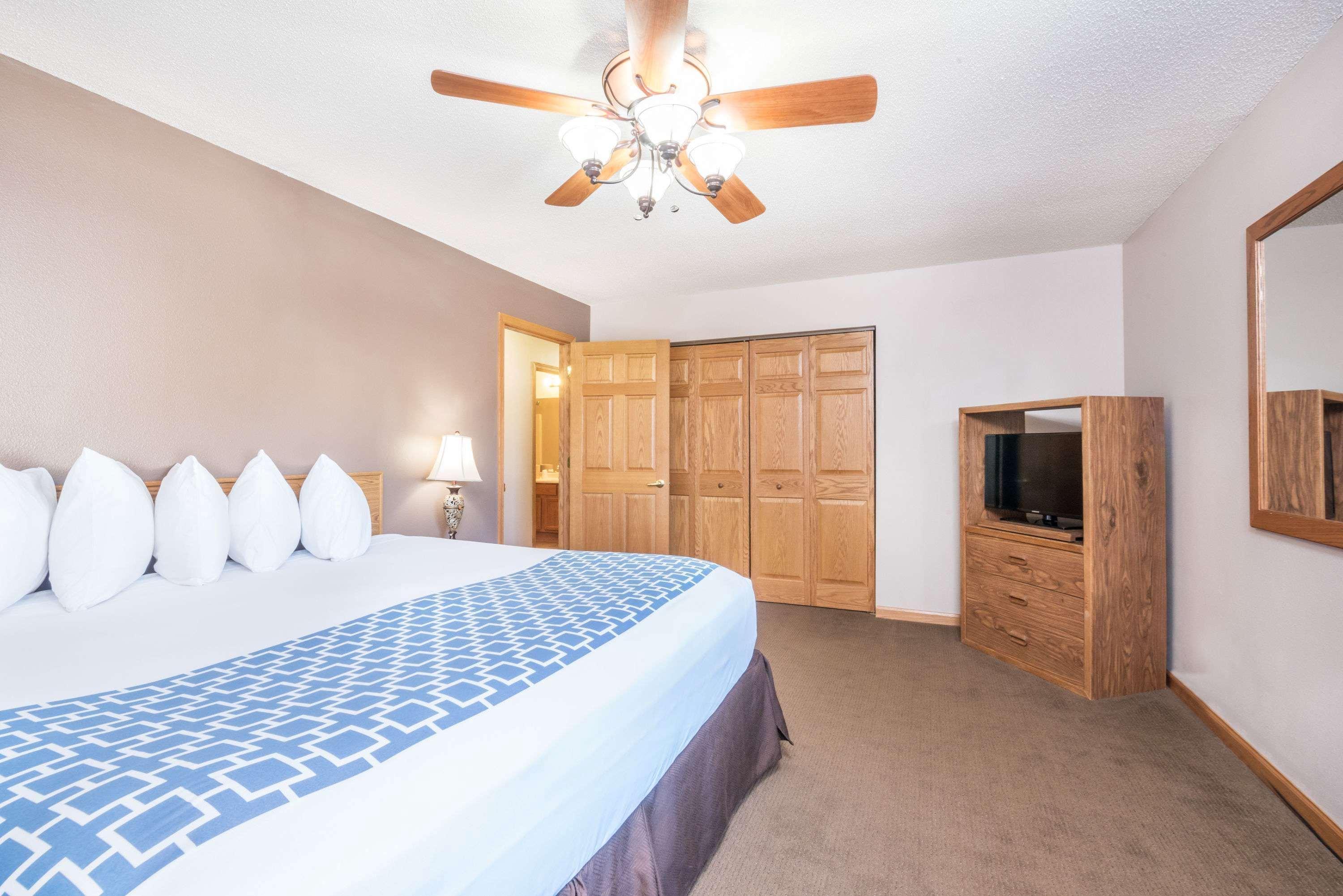Days Inn By Wyndham Spearfish Bagian luar foto